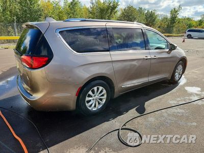 Trzecie zdjęcie samochodu z tyłu: 2018 CHRYSLER PACIFICA TOURING L PLUS VIN:2C4RC1EG1JR110914 - miniatura