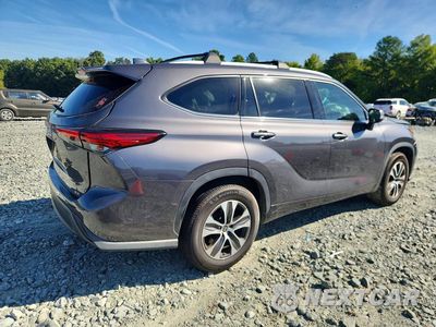 Trzecie zdjęcie samochodu z tyłu: 2022 TOYOTA HIGHLANDER XLE VIN:5TDGZRAH6NS545041 - miniatura