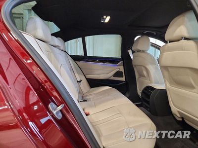 Zdjęcie 10 z 12 samochodu: 2023 BMW 530 XI VIN:WBA13BJ0XPCL91007 - miniatura