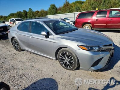 Czwarte zdjęcie samochodu z boku: 2018 TOYOTA CAMRY SE VIN:4T1B11HK1JU627300 - miniatura