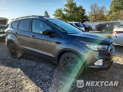 Czwarte zdjęcie samochodu z boku: 2017 FORD ESCAPE SE VIN:1FMCU0GD2HUA80086 - miniatura