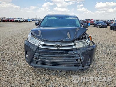 Piąte zdjęcie samochodu w środku: 2019 TOYOTA HIGHLANDER XLE VIN:5TDKZRFH6KS351138 - miniatura