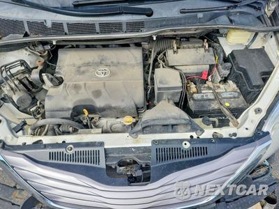 Zdjęcie 12 z 14 samochodu: 2016 TOYOTA SIENNA XLE 8-PASSENGER VIN:5TDYK3DC2GS752731 - miniatura