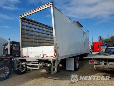 Trzecie zdjęcie samochodu z tyłu: 2020 INTERNATIONAL MV607 BOX TRUCK VIN:1HTEUMML1LH815077 - miniatura