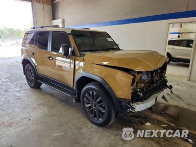 Czwarte zdjęcie samochodu z boku: 2024 TOYOTA LAND CRUISER BASE VIN:JTEABFAJ4RK011671 - miniatura