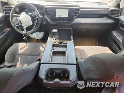 Zdjęcie 8 z 12 samochodu: 2022 TOYOTA TUNDRA SR VIN:5TFKB5CD5NX001397 - miniatura
