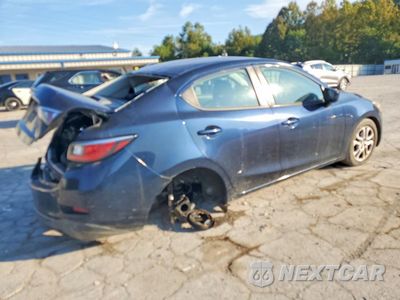 Trzecie zdjęcie samochodu z tyłu: 2016 SCION IA BASE VIN:3MYDLBZV3GY142136 - miniatura
