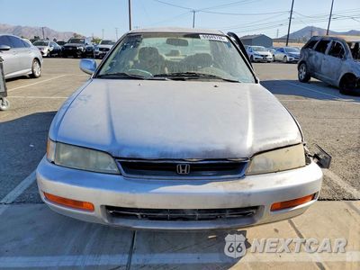 Piąte zdjęcie samochodu w środku: 1997 HONDA ACCORD LX VIN:1HGCD5637VA245767 - miniatura