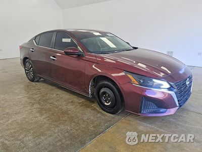 Czwarte zdjęcie samochodu z boku: 2023 NISSAN ALTIMA SV VIN:1N4BL4DV6PN315076 - miniatura