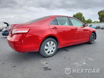Trzecie zdjęcie samochodu z tyłu: 2010 TOYOTA CAMRY LE VIN:4T1BF3EK6AU052967 - miniatura