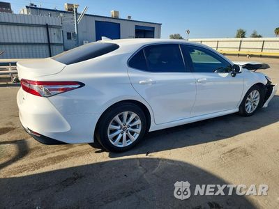 Trzecie zdjęcie samochodu z tyłu: 2020 TOYOTA CAMRY LE VIN:4T1C11AK5LU922790 - miniatura