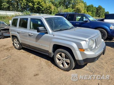Czwarte zdjęcie samochodu z boku: 2014 JEEP PATRIOT LATITUDE VIN:1C4NJRFB3ED574687 - miniatura
