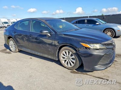 Czwarte zdjęcie samochodu z boku: 2018 TOYOTA CAMRY LE VIN:4T1B11HK0JU068080 - miniatura
