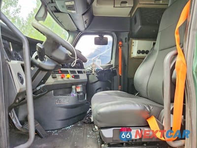 Zdjęcie 7 z 11 samochodu: 2018 FREIGHTLINER CASCADIA 126 VIN:3AKJHHDR7JSHU5624 - miniatura