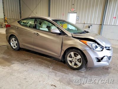 Czwarte zdjęcie samochodu z boku: 2013 HYUNDAI ELANTRA GLS VIN:5NPDH4AE1DH189469 - miniatura