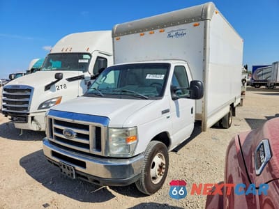 2013 FORD ECONOLINE E350 SUPER DUTY CUTAWAY VAN 1FDWE3FLXDDB15942 - główne zdjęcie licytacji z USA - miniatura