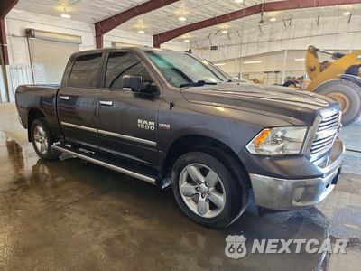 Czwarte zdjęcie samochodu z boku: 2018 RAM 1500 SLT VIN:3C6RR7LT0JG195775 - miniatura