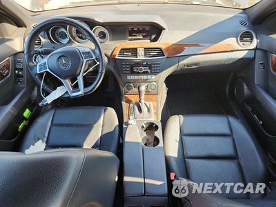Zdjęcie 8 z 12 samochodu: 2014 MERCEDES-BENZ C 250 VIN:WDDGF4HB9ER317116 - miniatura