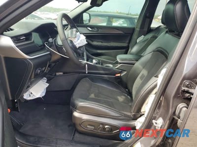 Zdjęcie 7 z 13 samochodu: 2024 JEEP GRAND CHEROKEE L LAREDO VIN:1C4RJJAG4R8626932 - miniatura