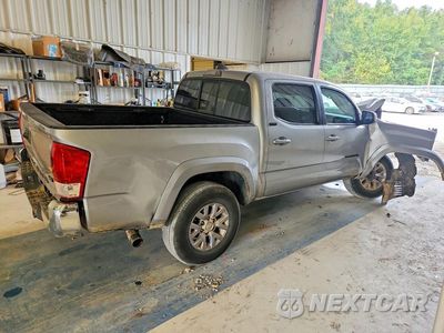 Trzecie zdjęcie samochodu z tyłu: 2017 TOYOTA TACOMA SR5 V6 VIN:5TFAZ5CN7HX035104 - miniatura
