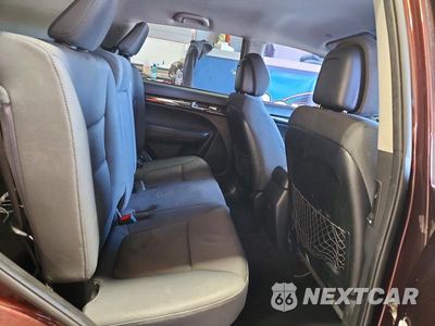 Zdjęcie 10 z 12 samochodu: 2012 KIA SORENTO LX VIN:5XYKT4A60CG222465 - miniatura