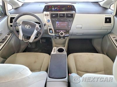 Zdjęcie 8 z 12 samochodu: 2014 TOYOTA PRIUS V TWO VIN:JTDZN3EU3E3328735 - miniatura