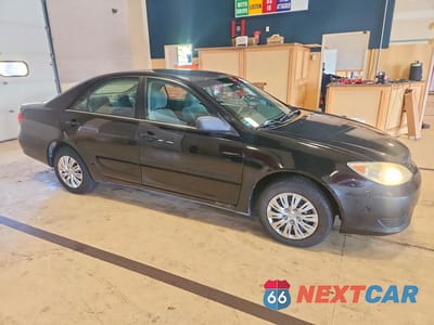 Czwarte zdjęcie samochodu z boku: 2006 TOYOTA CAMRY STANDARD VIN:4T1BE32K76U151912 - miniatura