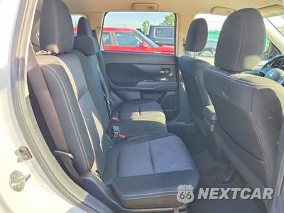 Zdjęcie 11 z 13 samochodu: 2015 MITSUBISHI OUTLANDER VIN:JA4AD2A39GZ000205 - miniatura