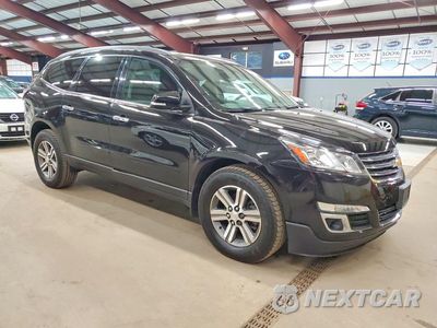 Czwarte zdjęcie samochodu z boku: 2017 CHEVROLET TRAVERSE LT VIN:1GNKVGKD9HJ134103 - miniatura