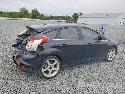 Trzecie zdjęcie samochodu z tyłu: 2013 FORD FOCUS TITANIUM VIN:1FADP3N26DL370503 - miniatura