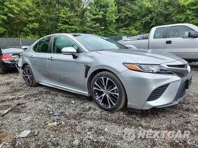 Czwarte zdjęcie samochodu z boku: 2018 TOYOTA CAMRY SE VIN:4T1B11HK3JU035722 - miniatura