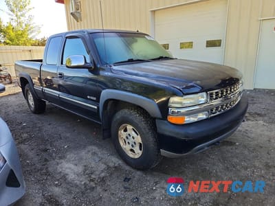 Czwarte zdjęcie samochodu z boku: 2001 CHEVROLET SILVERADO K1500 VIN:2GCEK19T011188933 - miniatura
