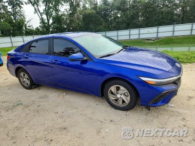 Czwarte zdjęcie samochodu z boku: 2025 HYUNDAI ELANTRA SE VIN:KMHLL4DG5SU882924 - miniatura
