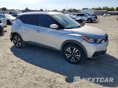 Czwarte zdjęcie samochodu z boku: 2018 NISSAN KICKS SV VIN:3N1CP5CU6JL509151 - miniatura