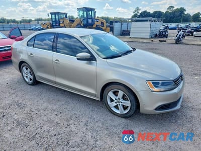 Czwarte zdjęcie samochodu z boku: 2013 VOLKSWAGEN JETTA TDI VIN:3VWLL7AJ4DM203218 - miniatura
