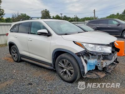 Czwarte zdjęcie samochodu z boku: 2019 TOYOTA HIGHLANDER LE VIN:5TDBZRFH1KS739247 - miniatura