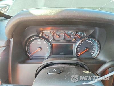 Zdjęcie 9 z 13 samochodu: 2018 CHEVROLET SUBURBAN K1500 LT VIN:1GNSKHKC1JR373996 - miniatura