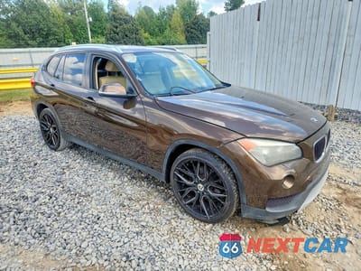 Czwarte zdjęcie samochodu z boku: 2013 BMW X1 SDRIVE28I VIN:WBAVM1C51DVW46225 - miniatura