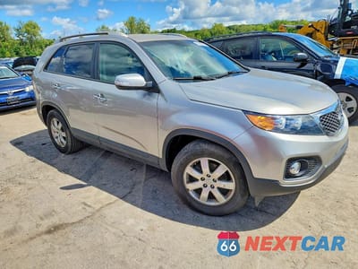 Czwarte zdjęcie samochodu z boku: 2012 KIA SORENTO LX VIN:5XYKT3A63CG303213 - miniatura