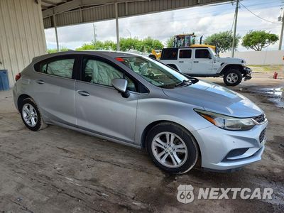 Czwarte zdjęcie samochodu z boku: 2018 CHEVROLET CRUZE LT VIN:3G1BE6SM3JS648223 - miniatura