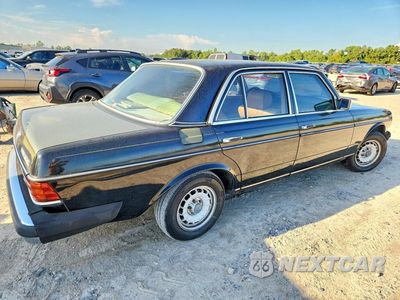 Trzecie zdjęcie samochodu z tyłu: 1981 MERCEDES-BENZ 300 D VIN:WDBAB30A1BB240835 - miniatura