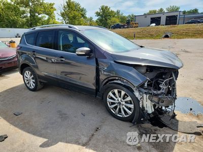 Czwarte zdjęcie samochodu z boku: 2017 FORD ESCAPE TITANIUM VIN:1FMCU0JD9HUE06703 - miniatura