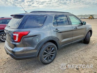 Trzecie zdjęcie samochodu z tyłu: 2018 FORD EXPLORER XLT VIN:1FM5K8D81JGC52553 - miniatura