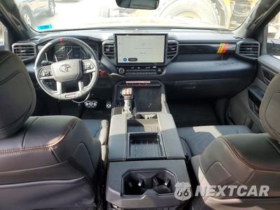 Zdjęcie 8 z 12 samochodu: 2025 TOYOTA TUNDRA SR5 VIN:5TFWA5DB8SX333315 - miniatura