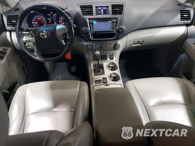 Zdjęcie 8 z 13 samochodu: 2013 TOYOTA HIGHLANDER SE VIN:5TDBK3EH7DS265651 - miniatura
