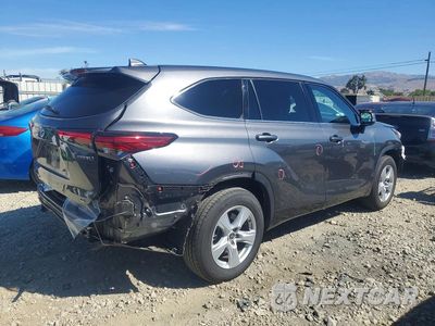 Trzecie zdjęcie samochodu z tyłu: 2021 TOYOTA HIGHLANDER HYBRID LE VIN:5TDZARAH0MS508534 - miniatura