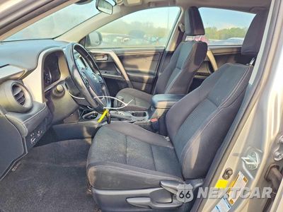 Zdjęcie 7 z 14 samochodu: 2018 TOYOTA RAV4 XLE VIN:JTMRFREV2JJ249328 - miniatura