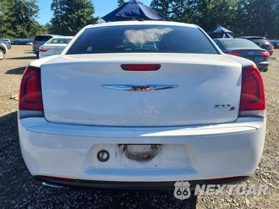 Zdjęcie 6 z 12 samochodu: 2016 CHRYSLER 300 S VIN:2C3CCABG0GH170535 - miniatura