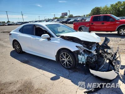 Czwarte zdjęcie samochodu z boku: 2023 TOYOTA CAMRY SE VIN:4T1G11AK0PU824838 - miniatura