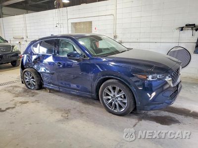 Czwarte zdjęcie samochodu z boku: 2025 MAZDA CX-5 PREMIUM PLUS VIN:JM3KFBEM8S0807150 - miniatura
